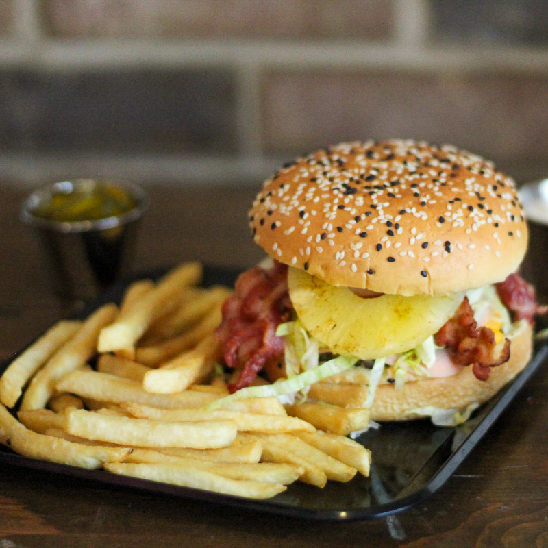 Hamburguesa Hawaiana con Papas