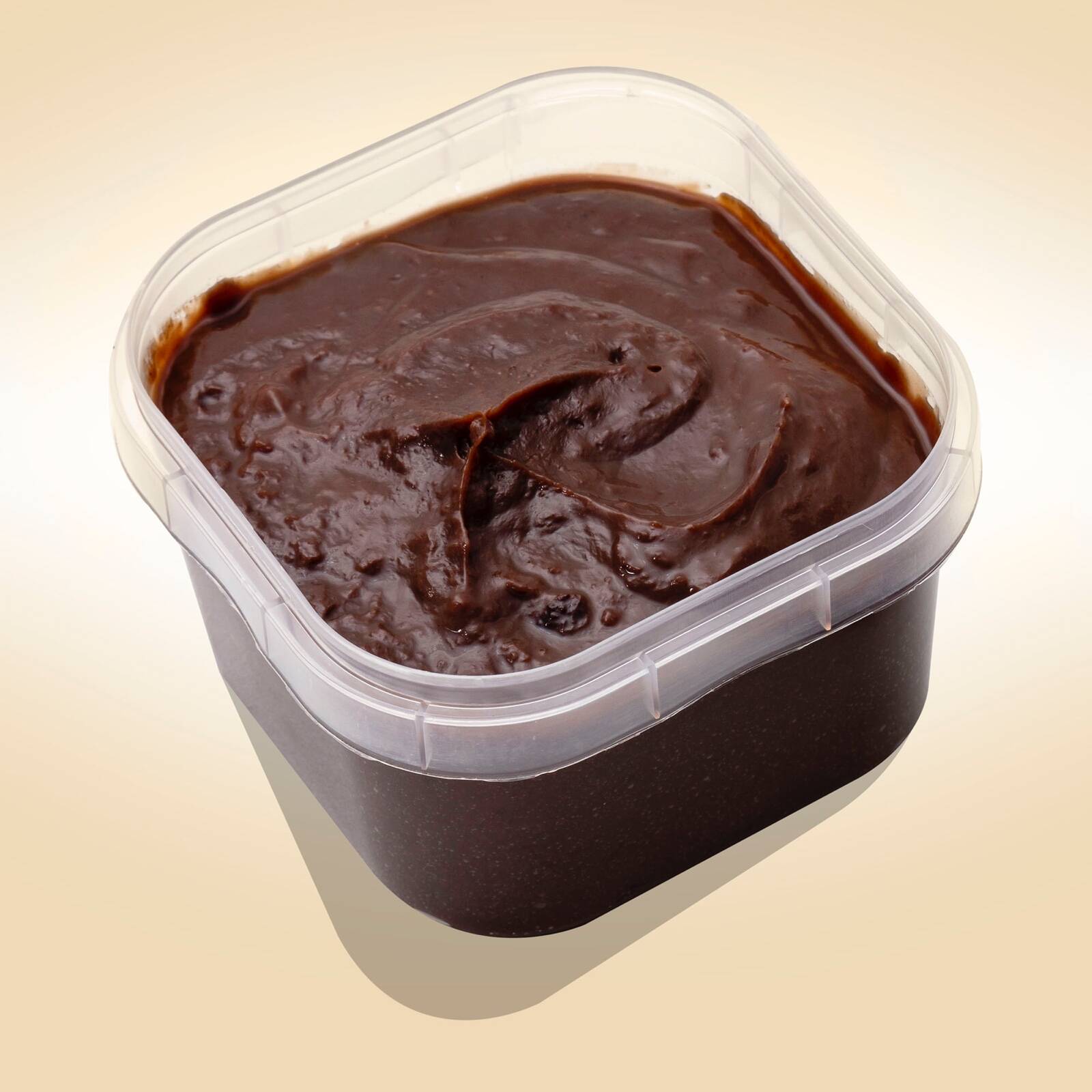 Quer um docinho delicioso e mais saudável? Os docinhos Nutrimia são a escolha perfeita! O brigadeiro de colher tradicional não leva açúcar refinado e é feito com apenas 4 ingredientes: biomassa de banana verde, iogurte desnatado, cacau 100% e mel. Porção de 180g: apenas 136 kcal. Peça e se delicie! 🍫✨
