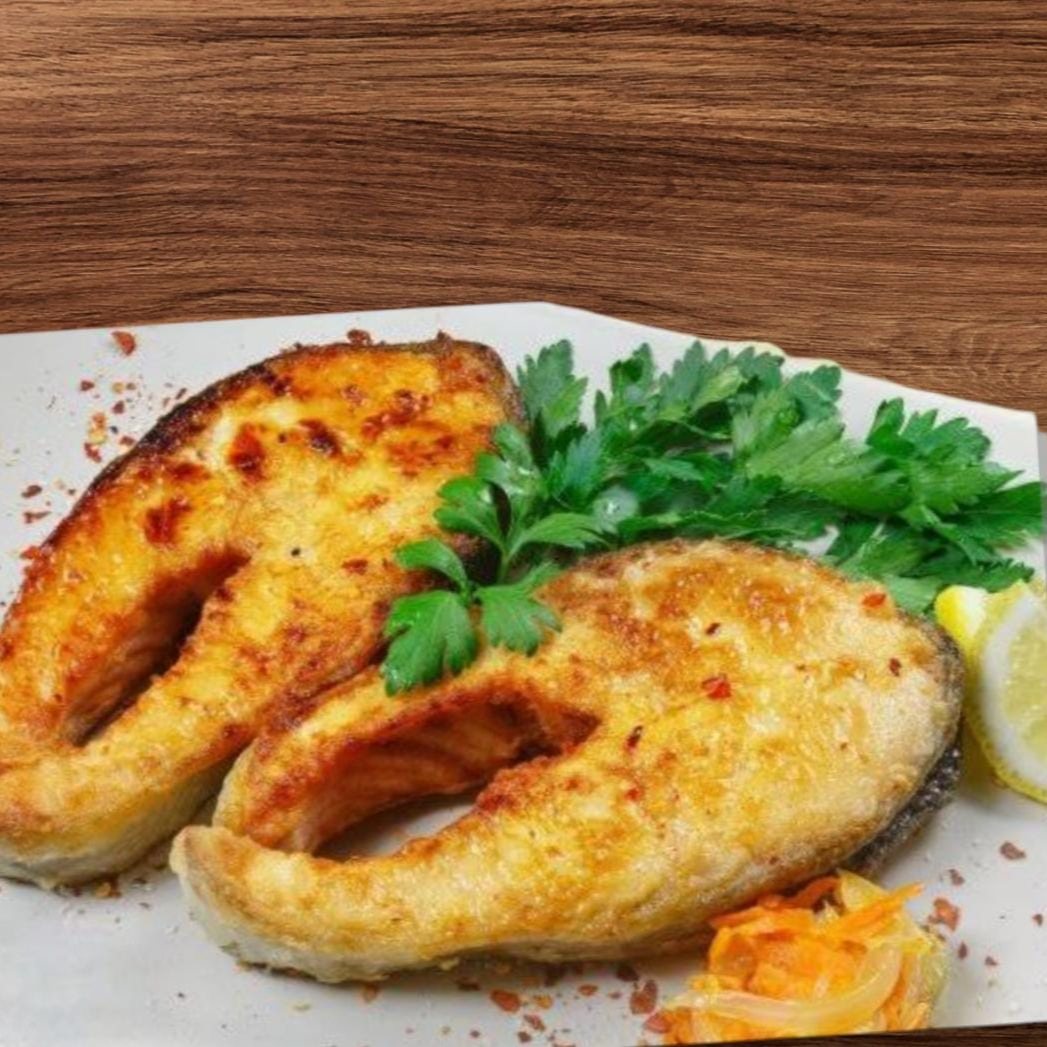 Uma deliciosa marmita de peixe Covina acebolado Vai feijão mulato, arroz, farofa, vinagrete.