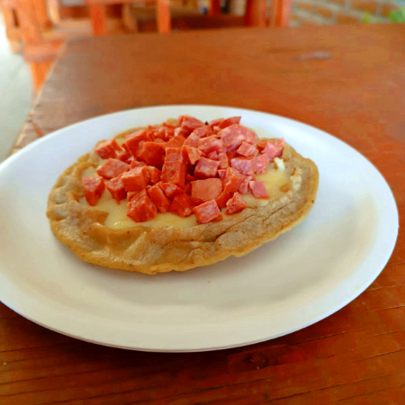 PELLIZCADA CON CHORIZO