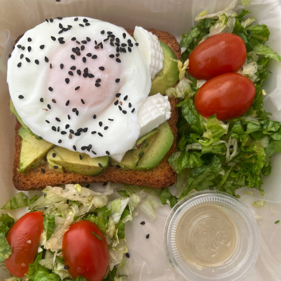 TOAST DE HUEVO POCHO