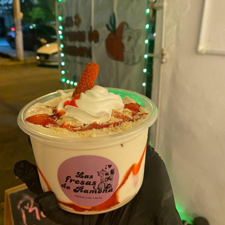 FRESAS CON CREMA TIPO CHEESCAKE GRANDE