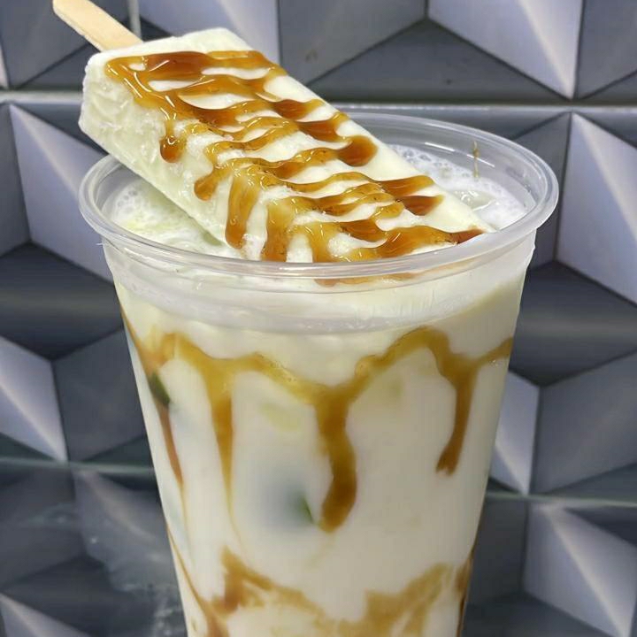 Nevada cremosa de limão, feita com a própria fruta. (não acompanha sorvete, ele é adicional)