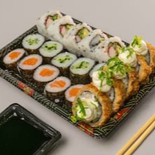 Neste combinado acompanha : 5 x Hot Roll. 5 x Hossomaki de salmão. 5 x Hossomaki de pepino. 5 x Uramaki califórnia. *Este Combo Não Pode Sofrer Alterações*