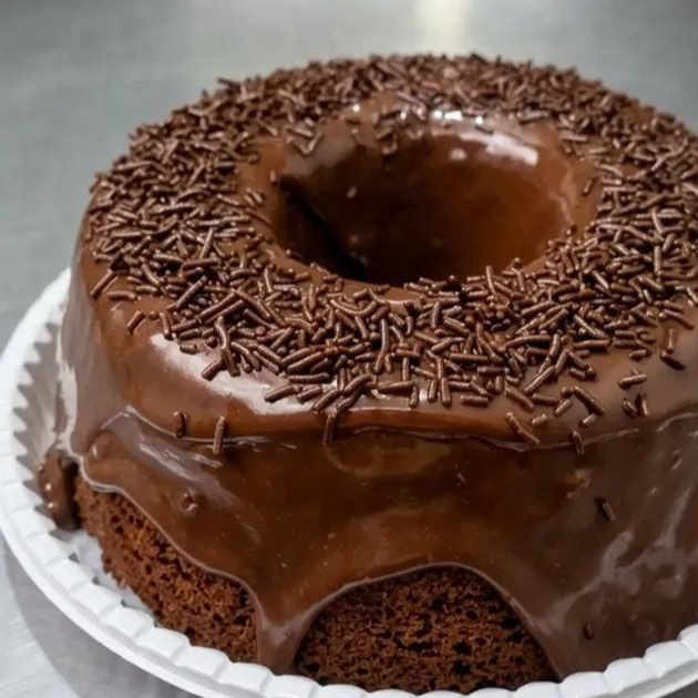 Massa de chocolate
cobertura: calda de chocolate meio amargo
servi de 8 a 10 pessoas