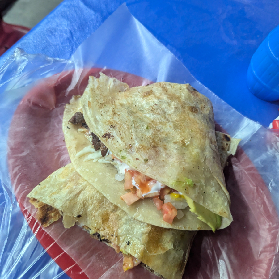 Quesadilla con Carne Asada