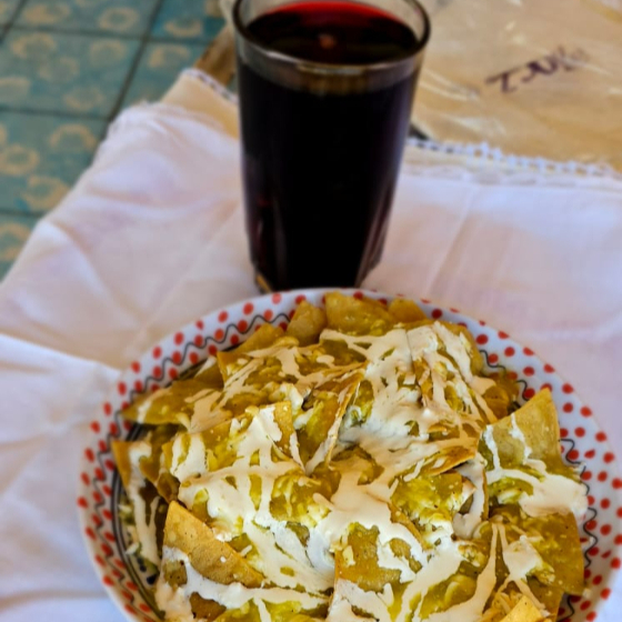 Chilaquiles sencillos rojos o verdes (totopos)