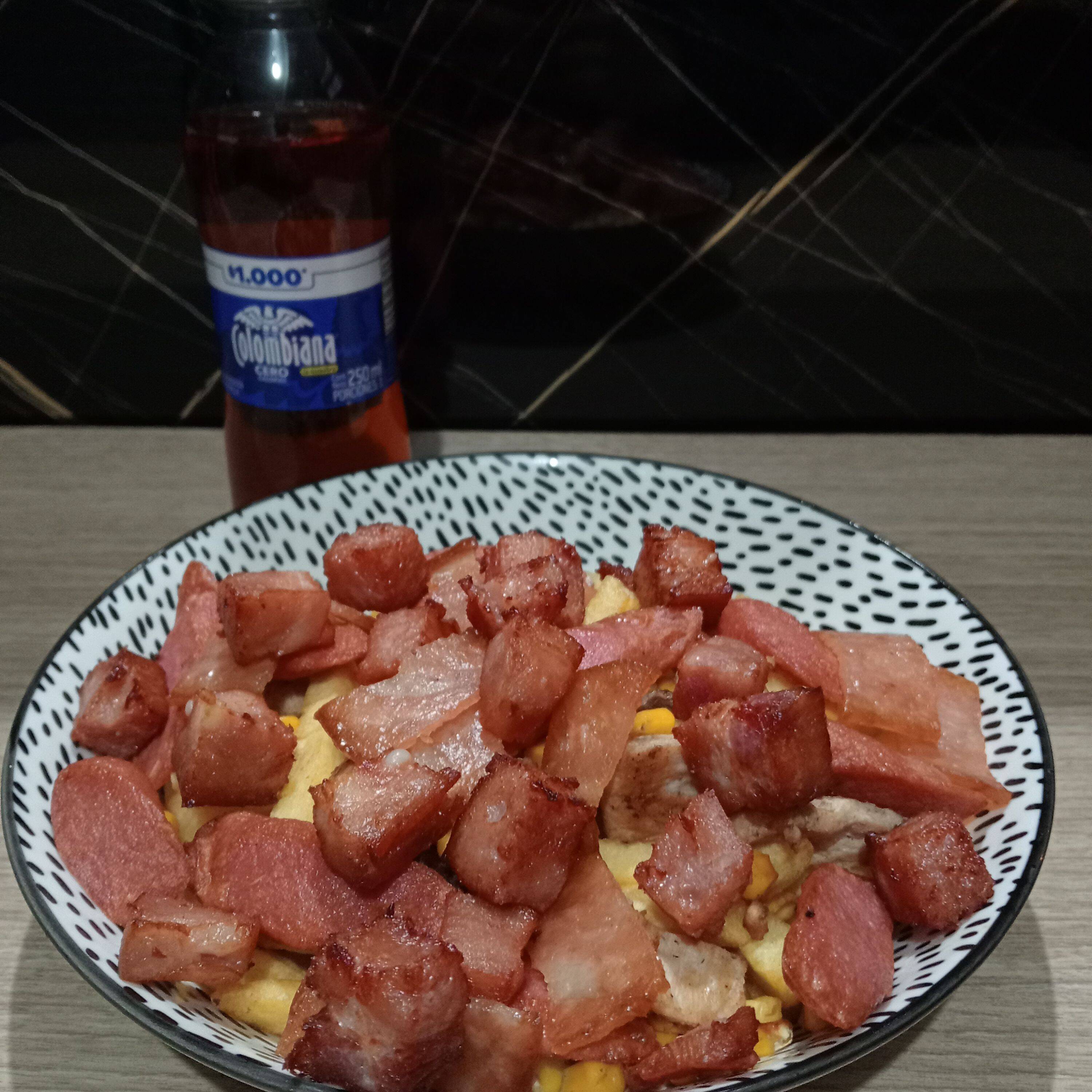 Combo Salchipapa Ribs más Gaseosa 250 ml