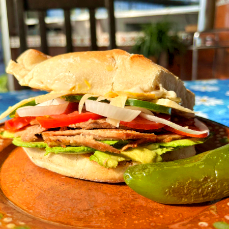 Lonche Costilla.