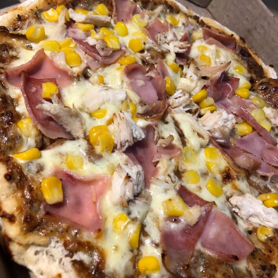 Pizza Personal Pollo y Tocineta