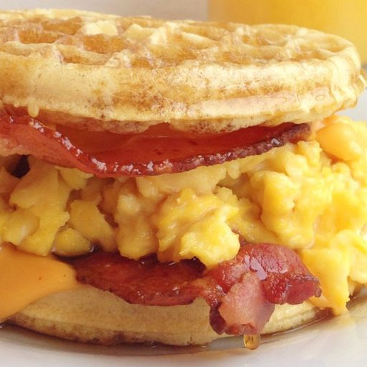 Waffle Huevo y Tocino