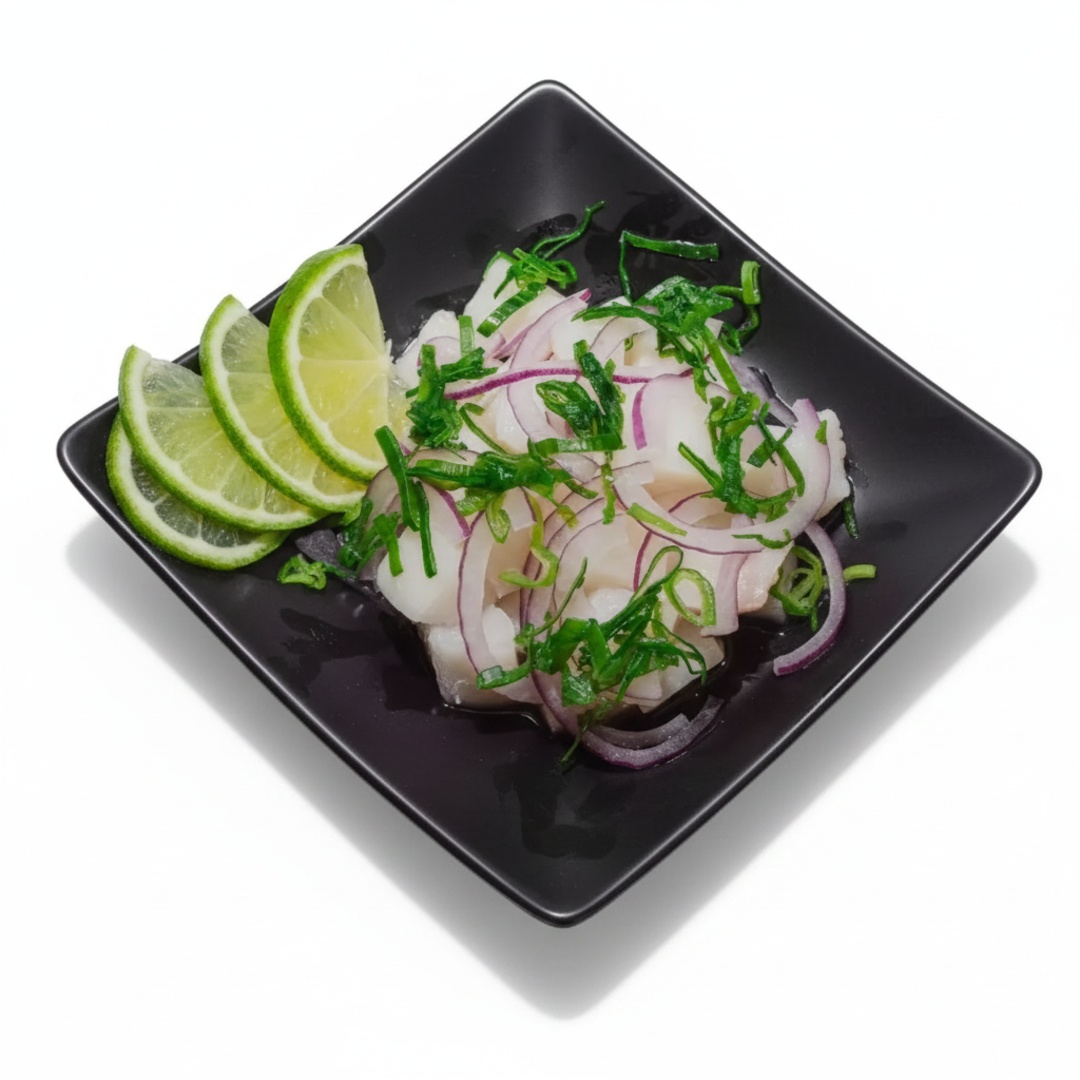 Peixe branco em cubos temperados com cebola roxa, cebolinha e limão