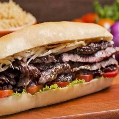 PÃO FRANCÊS FRESQUINHO ALFACE TOMATE CARNE FRALDINHA E QUEIJO JUNTO ACOMPANHA 1 REFRIGERANTE LATA