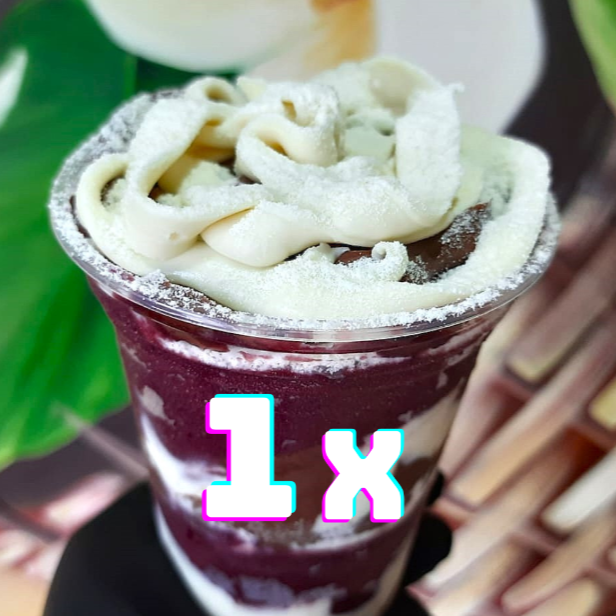 Monte e aproveite o nosso Açaí Trufado Ninho & Avelã, disponível nos tamanhos 330ml, 440ml, 550ml, 770ml ou 1000ml! Feito com açaí cremoso, camadas intensas de Creme de Ninho e Creme de Avelã, finalizado com Leite em Pó, presentes em todas as camadas do copo. Uma sobremesa trufada, extremamente cremosa, intensa e irresistível, do início ao fim.
