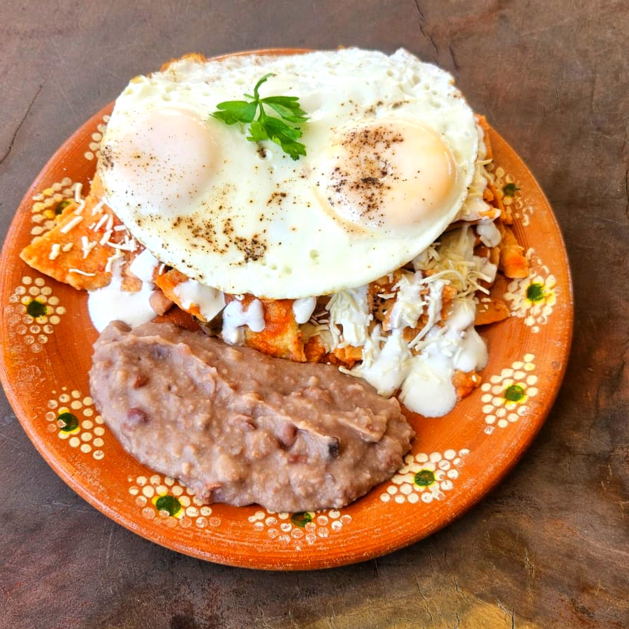 Chilaquiles Rojos o Verdes con 2 Pzas de Huevo