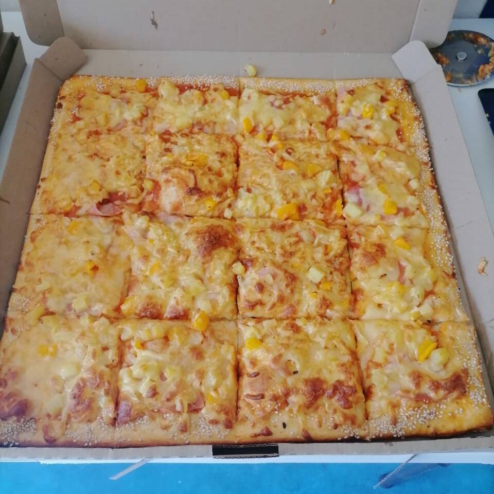 Pizza MegaCuadrada 45cm con 2 Ingredintes