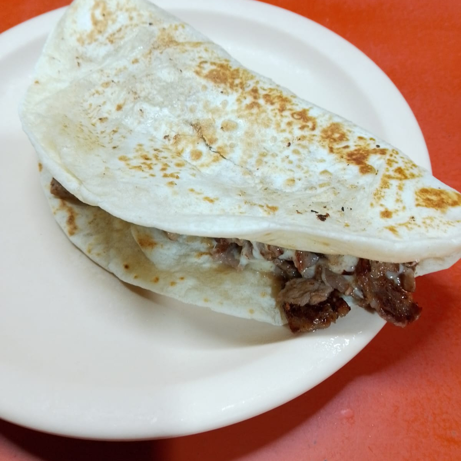 Taco de Bistec con Queso en Tortilla de Harina