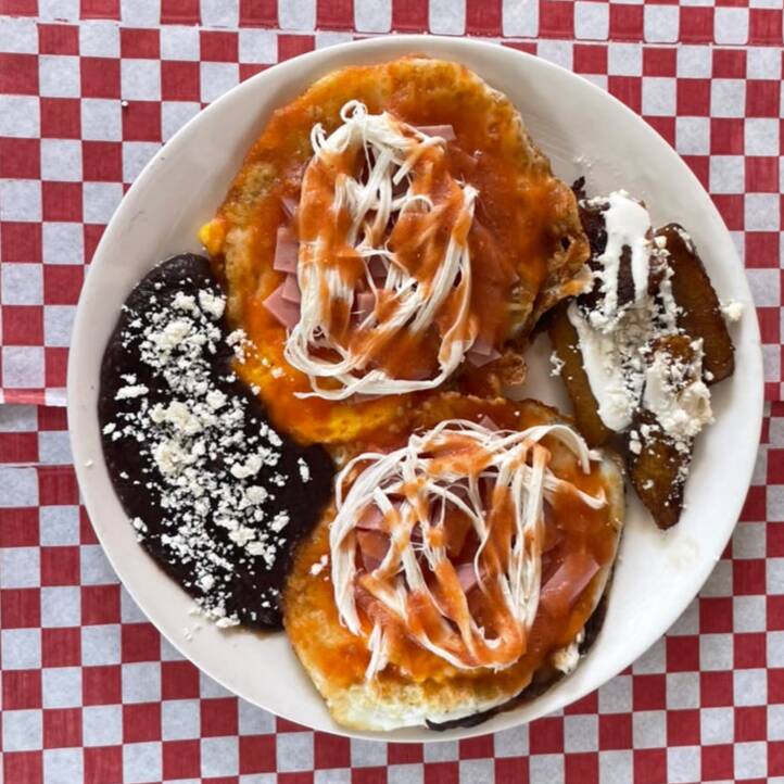 Huevos Motuleños