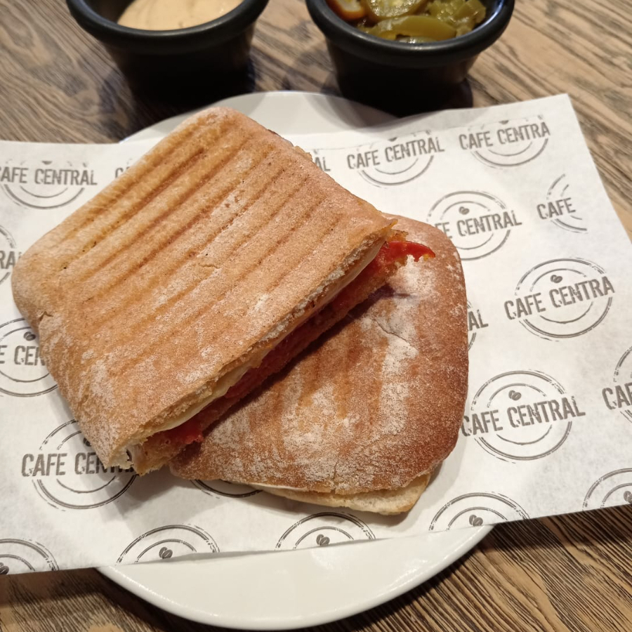 Chapata de carnes frías