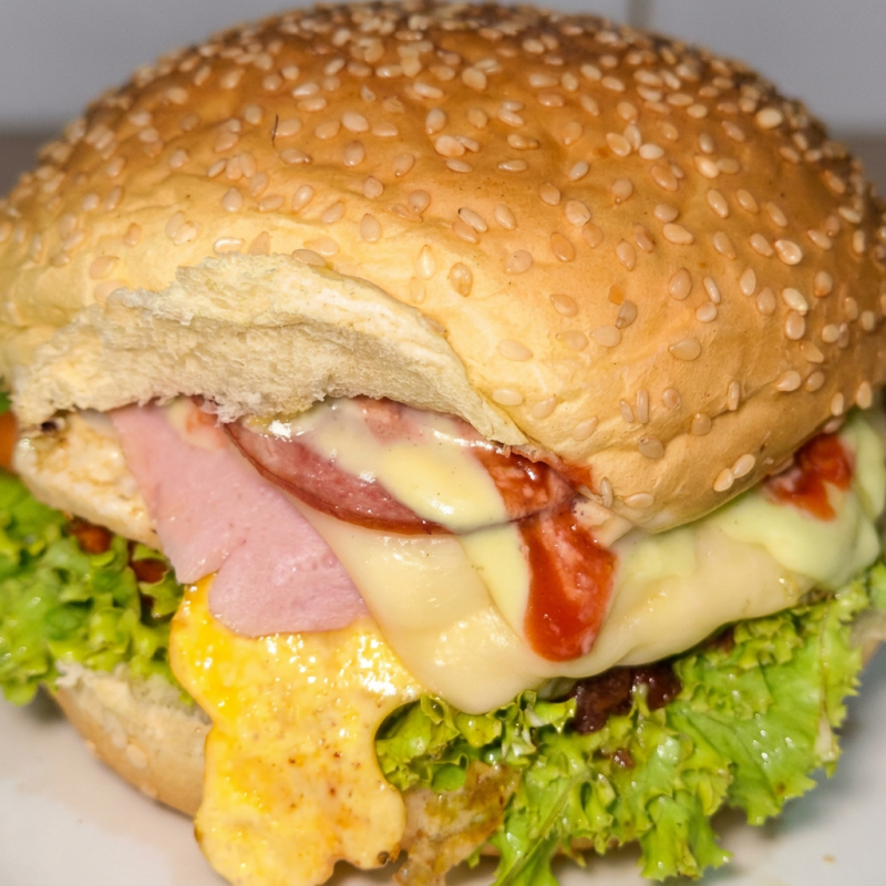 Pão, carne ,ovo,queijo,presunto, salsicha ,bacon ,calabresa e salada