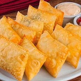 Recheado com copa de lombo e queijo canastra