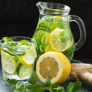 Jarra de Limonada con Menta y Azúcar
