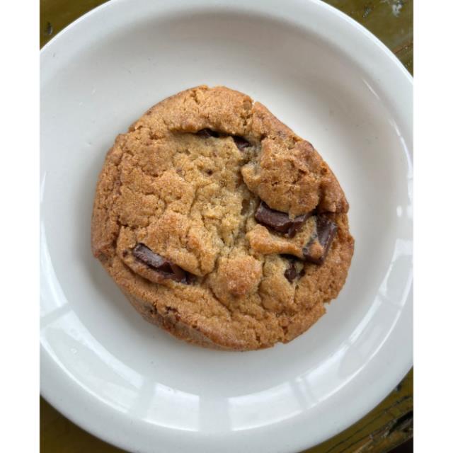 CHOCOLATE CHUNK COOKIE