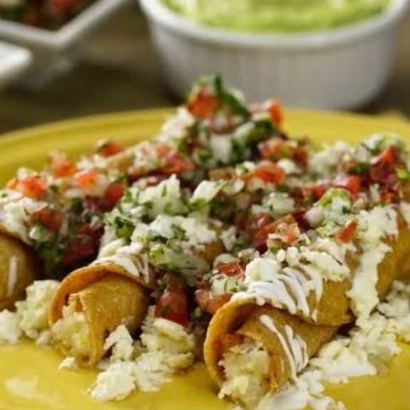 6 Tacos dorados de papa con queso