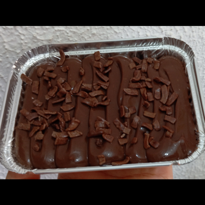 Bolo bem fofinho,e extremamente gostoso com recheio por cima de brigadeiro
