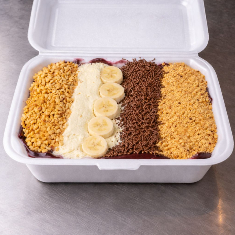 Monte sua marmita do seu jeito! Um marmitex de 600ml com açaí cremoso e até 5 acompanhamentos grátis! Escolha seus favoritos e aproveite essa delícia!