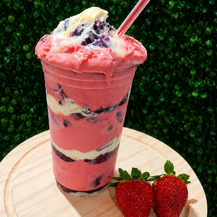 Acompanha vitamina de açai cremosa,creme moranguinho,leite em pó e leite condensado