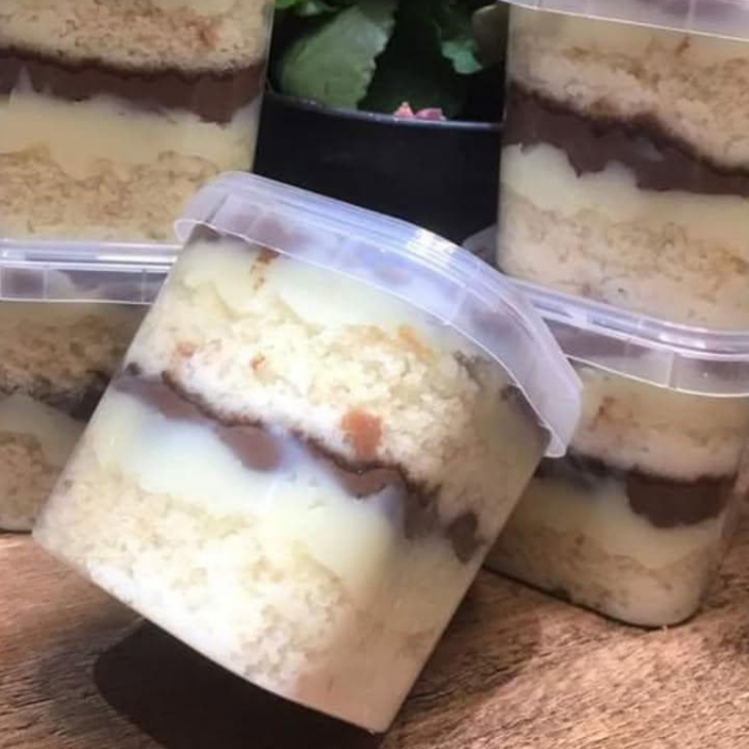 Bolo de Ninho com geleia de morangos artesanal