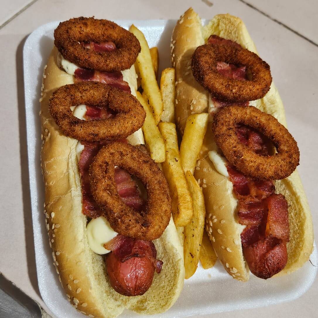 Dogos tocino crujiente más 3 aros de cebolla