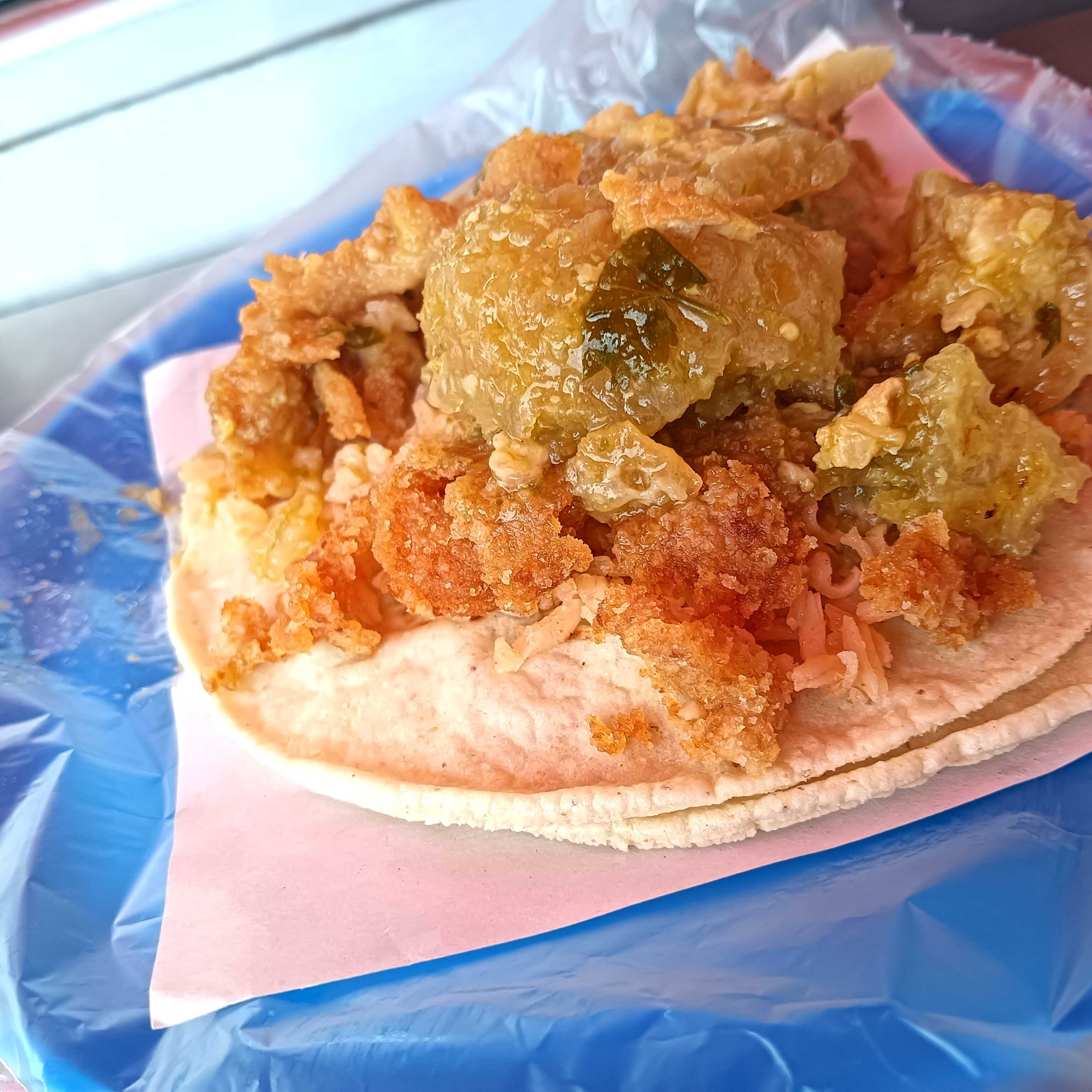 Pechuga Empanizada con Chicharron