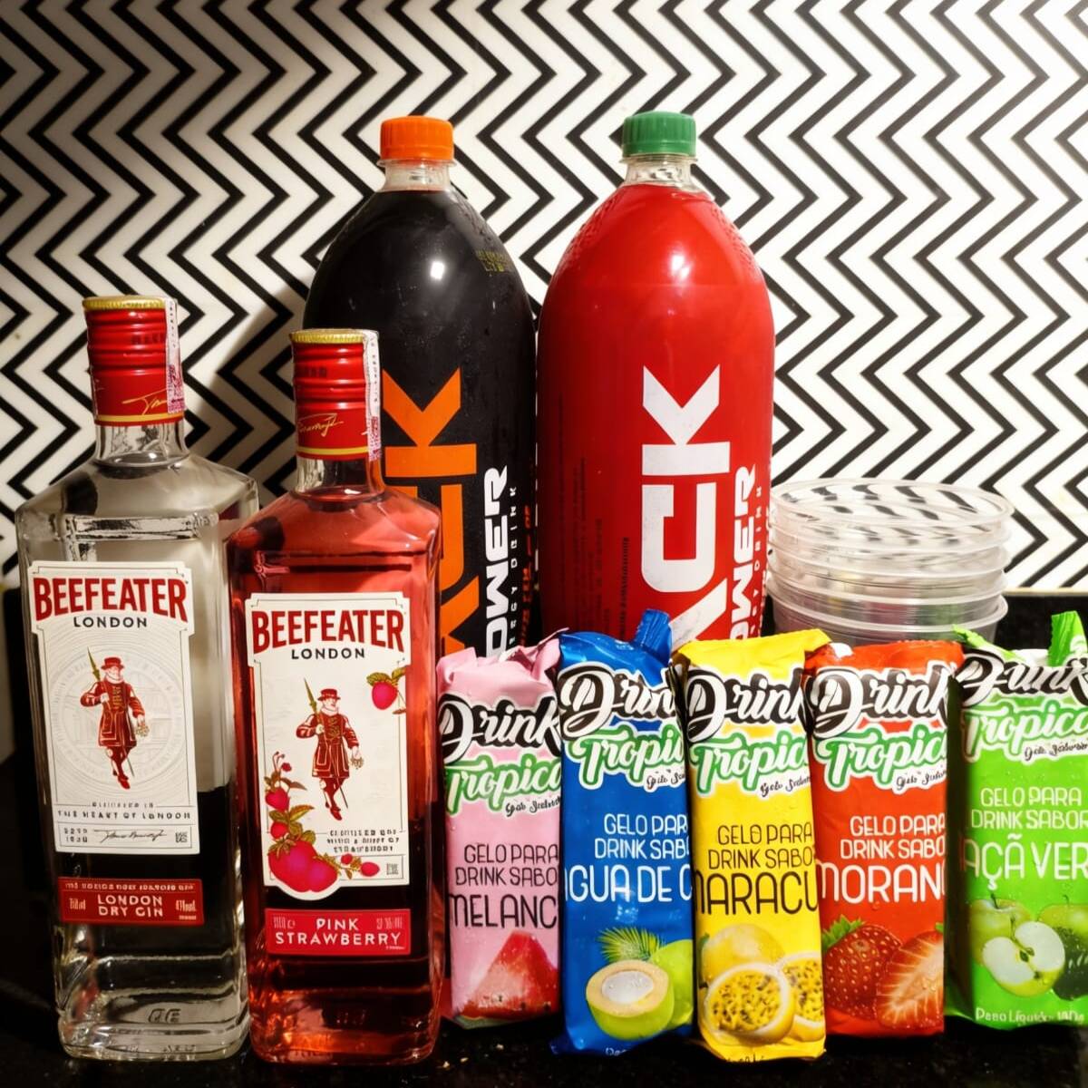 Combo Gin Beefeater – Bem Gelado E Mais Vantagem! ️
Leve mais sem pagar mais!
1x Gin Beefeater – 750 Ml 100% Original (bem gelado)
2x Garrafas de Energético – 2l cada (1 a mais que a concorrência!)
5x Gelos saborizados – 200ml cada (sabores variados, total: 1l)
5x Copos descartáveis grandes – 770ml cada
Você leva 1 energético a mais do que no combo do concorrente!
️ Tudo bem gelado e pronto para beber!
Ideal para festas, encontros ou presentear com estilo!