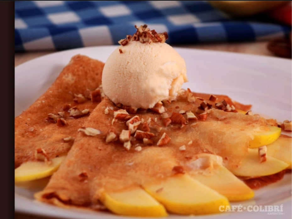 Crepas Manzana, Cajeta y Nuez