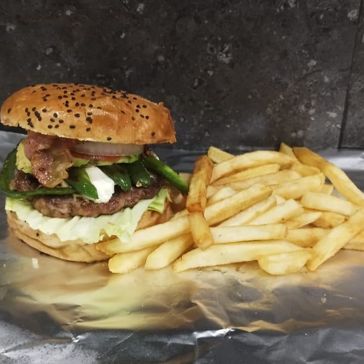Jalapeño Burger (150 gr) Con Papas