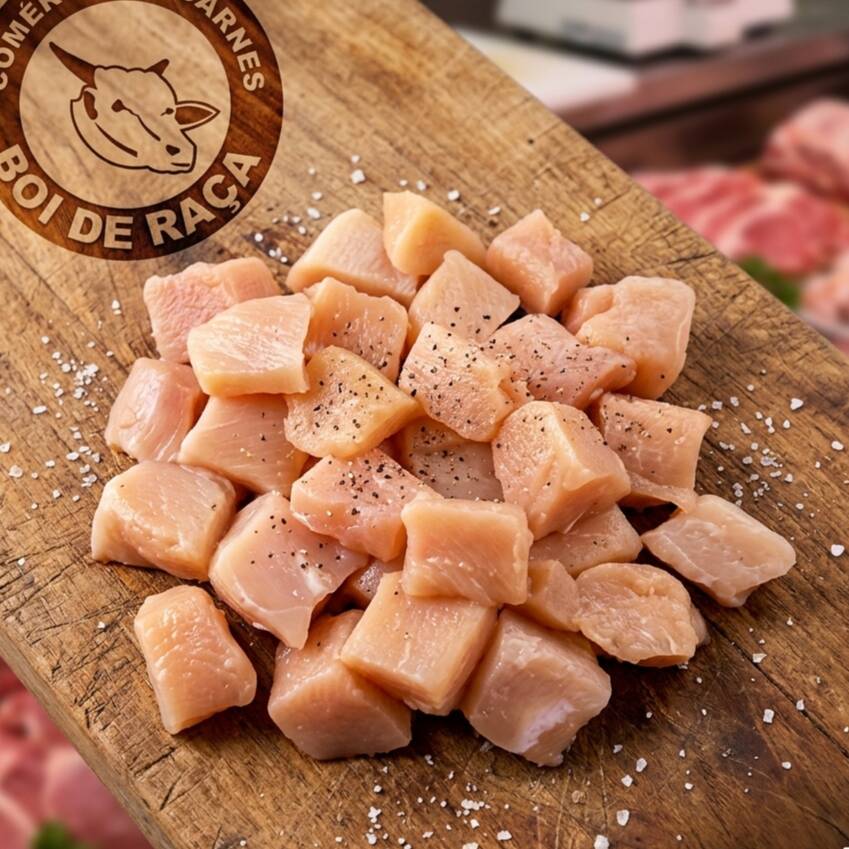 Cortes selecionados de peito de frango, limpos e cortados em cubos uniformes. Perfeito para quem busca praticidade no Dia a Dia sem abrir mão da qualidade.