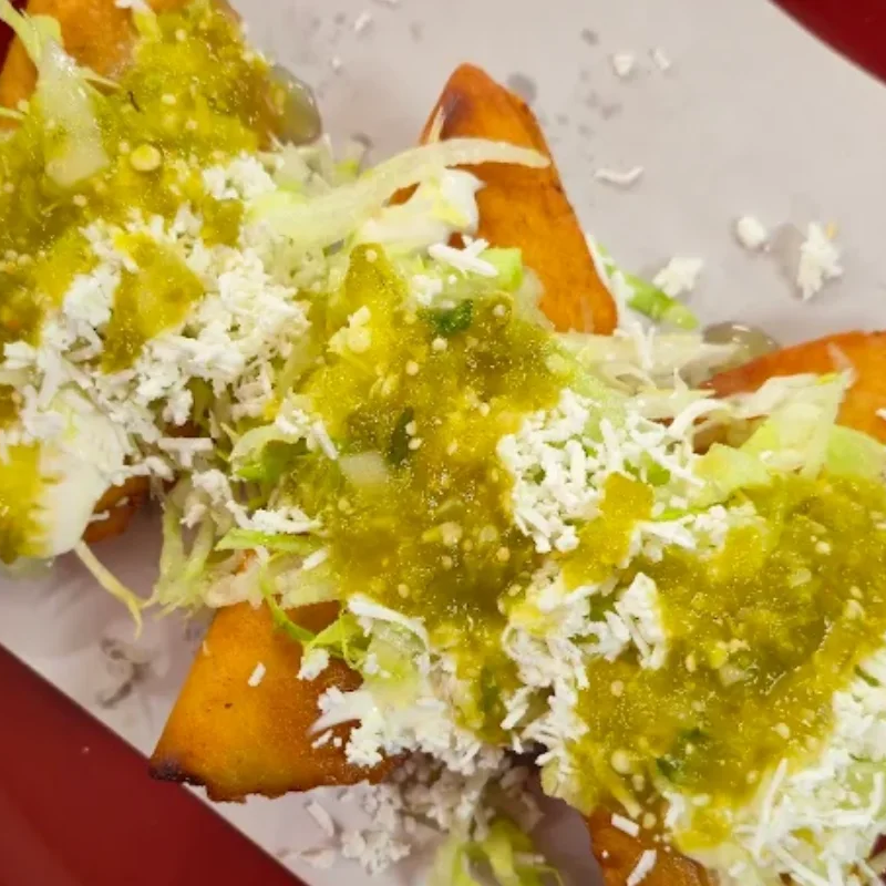 Quesadillas Fritas (3pz) Mas 1 Agua De 1/2 Litro