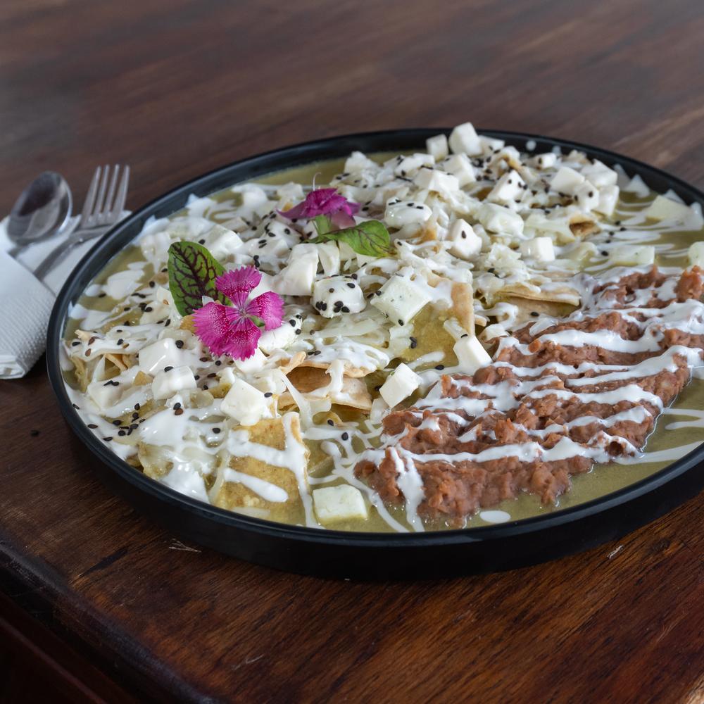 Chilaquiles a los 3 quesos