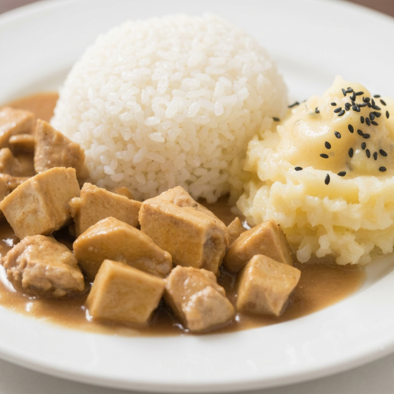 Um strogonoff de frango leve e delicioso, servido com arroz jasmin e purê funcional. Combinando sabor e nutrição em um só prato. Sem glúten, Zero lactose, Sem conservantes e Ultracongelado. Modo de consumo: Aquecer em microondas,airfryer ou forno convencional de 5 a 8 min, conforme instruções da embalagem.
