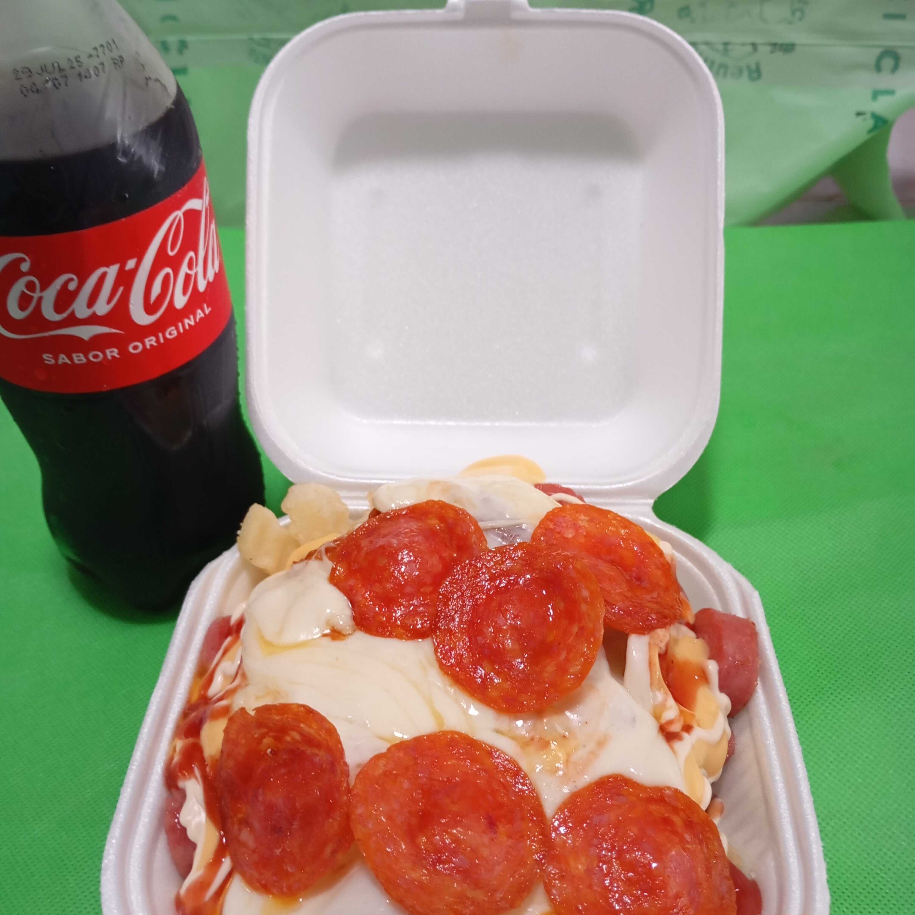 SALCHIPIZZA Y COCA COLA