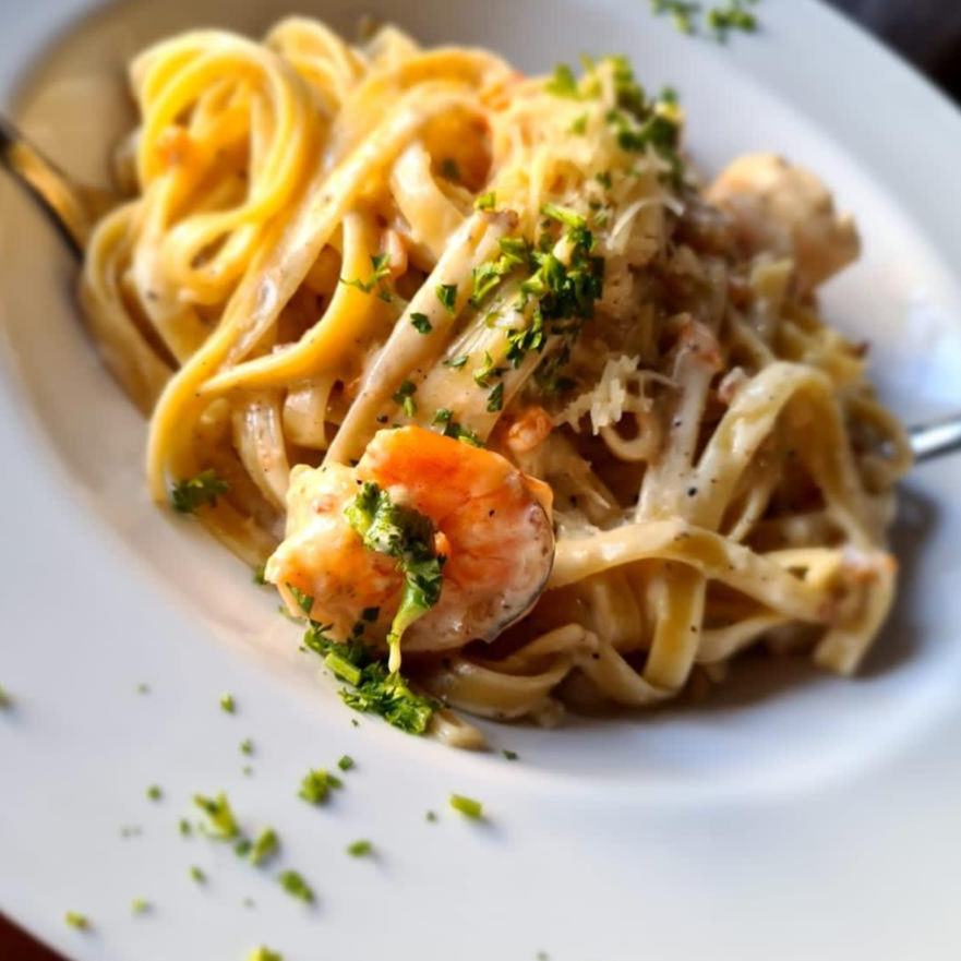 Fettuccine Alfredo Camarón