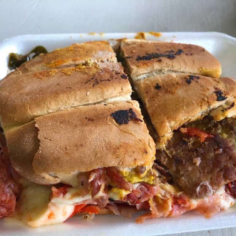TORTA TOLUCA(CHORIZO, HUEVO Y QUESILLO)