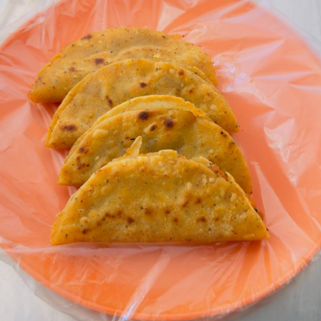 TACO DORADO FRIJOLES