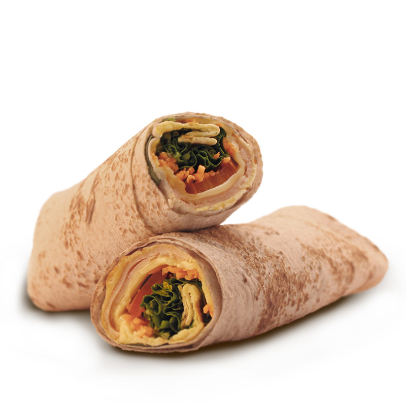 Pão folha, peito de peru, queijo mussarela, tomate, cenoura, pasta de grão de bico e rúcula