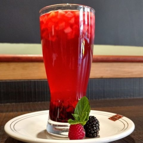 Agua de Frutos Rojo 1L.