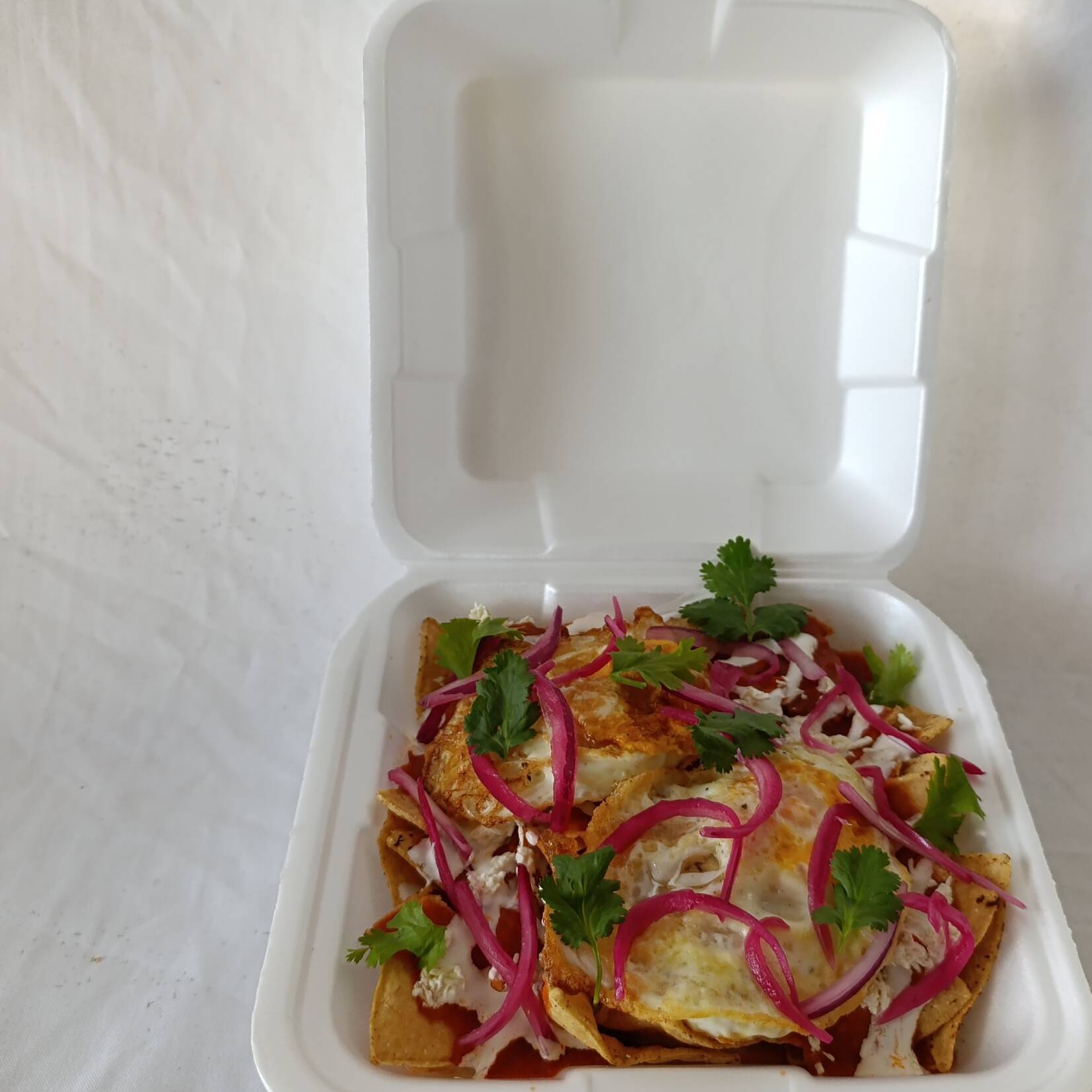 CHILAQUILES ROJOS CON HUEVO