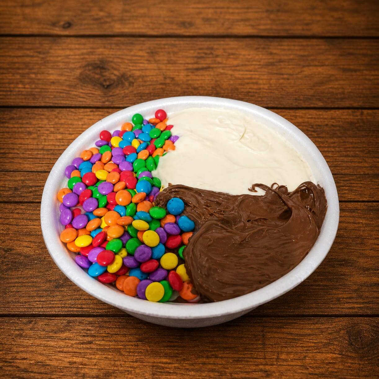 Montado Na Marmita De 1 Litro com Melhor Açaí Da Cidade Livre De Cristais De Gelo E No Topo M&M + Creme De Avelã + Leite Condensado