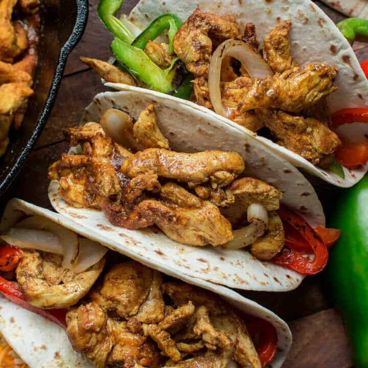 POLLO ADOBADO
